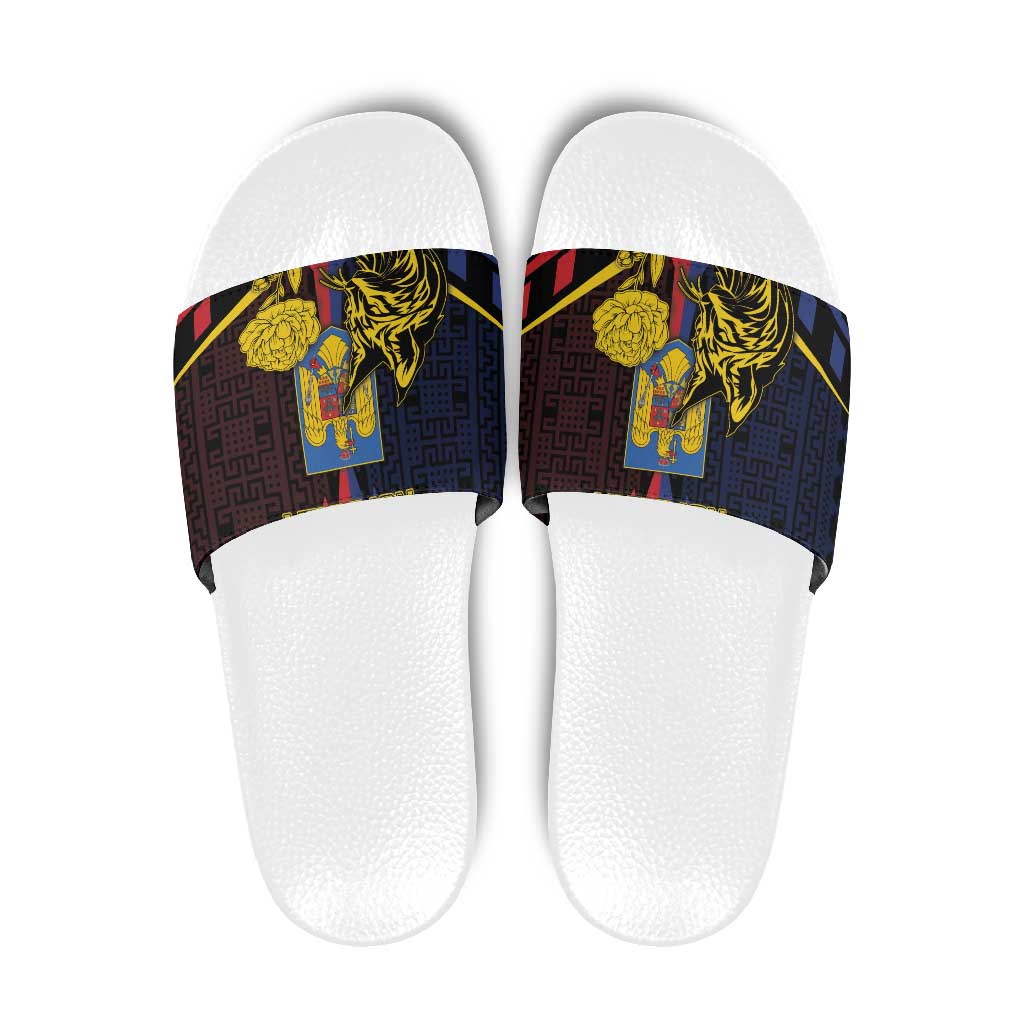 Romania Slide Sandals The Eurasian Lynx With The Peony DT05