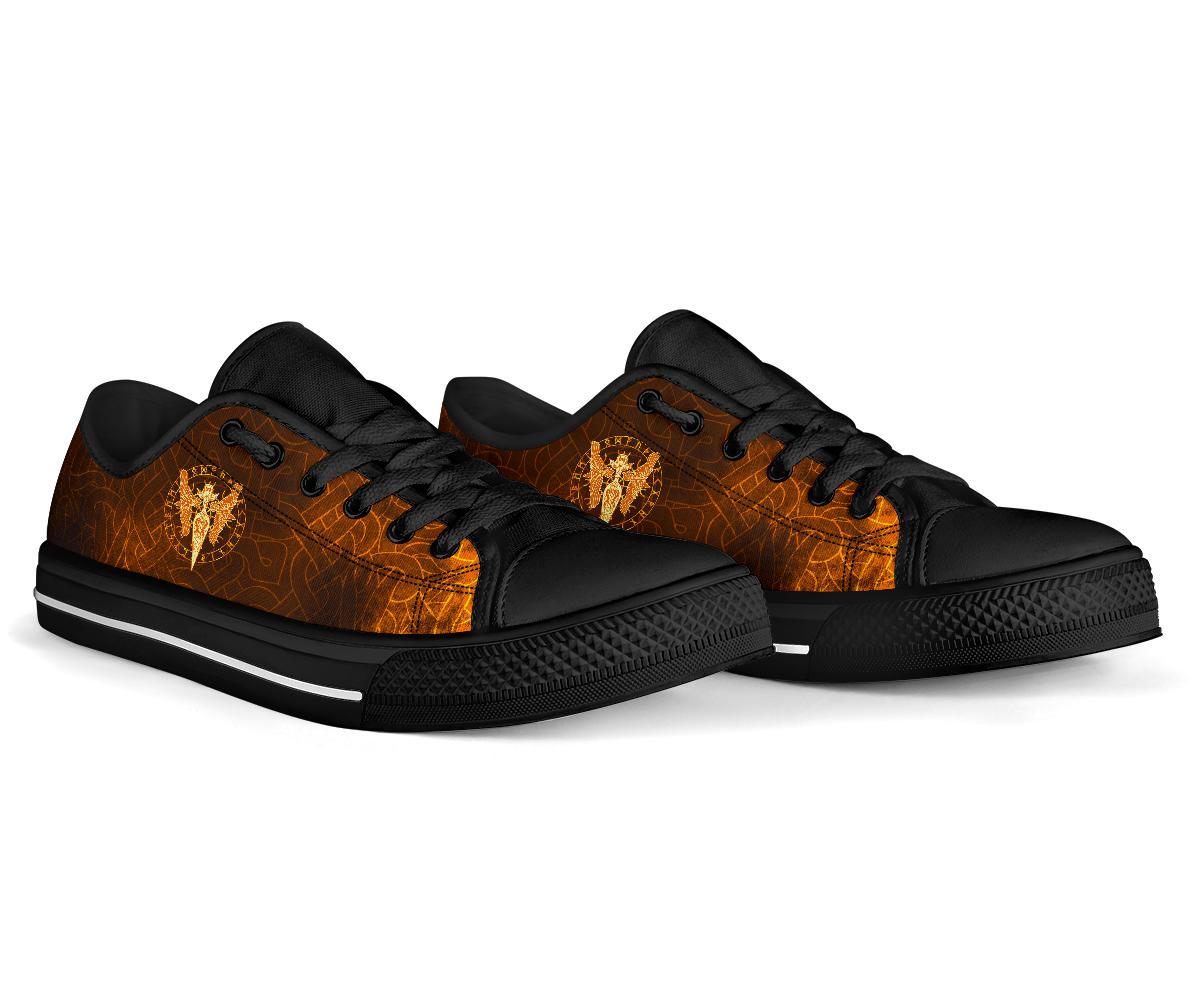Viking Low Top Shoes Gold Spear Of The God Odin Gungnir and Two Gold Ravens RLT12