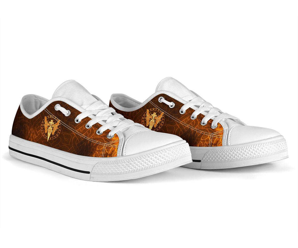 Viking Low Top Shoes Gold Spear Of The God Odin Gungnir and Two Gold Ravens RLT12