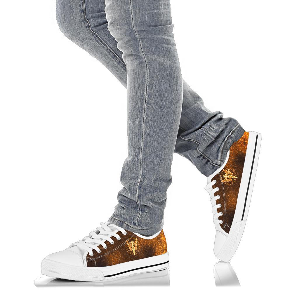 Viking Low Top Shoes Gold Spear Of The God Odin Gungnir and Two Gold Ravens RLT12