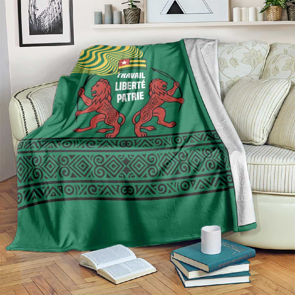 Togo Blanket - Red Twin Lions and Travail Liberté Patrie Slogan TS04