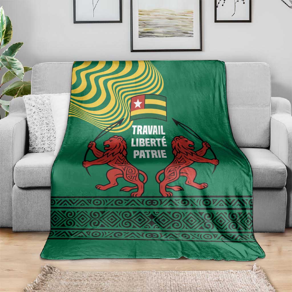 Togo Blanket - Red Twin Lions and Travail Liberté Patrie Slogan TS04