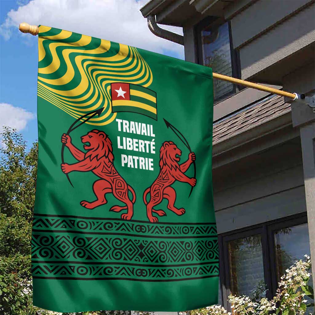 Togo Garden Flag - Red Twin Lions and Travail Liberté Patrie Slogan TS04