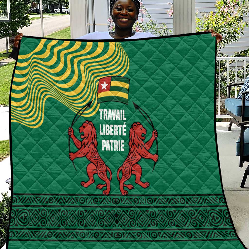 Togo Quilt - Red Twin Lions and Travail Liberté Patrie Slogan TS04
