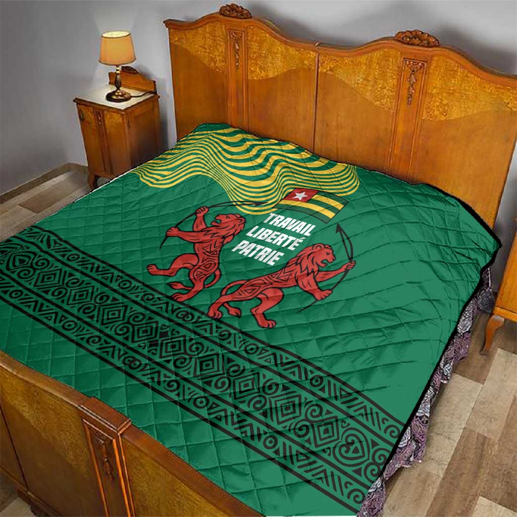 Togo Quilt - Red Twin Lions and Travail Liberté Patrie Slogan TS04