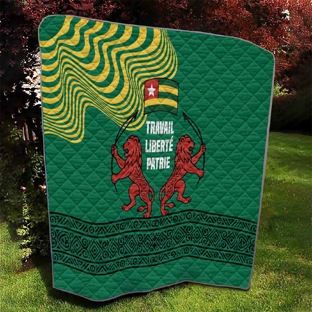 Togo Quilt - Red Twin Lions and Travail Liberté Patrie Slogan TS04