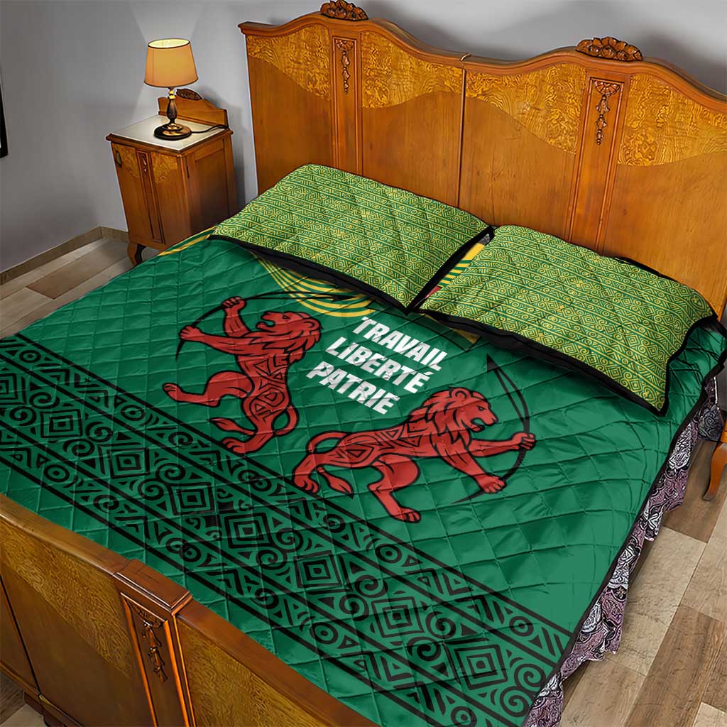 Togo Quilt Bed Set - Red Twin Lions and Travail Liberté Patrie Slogan TS04