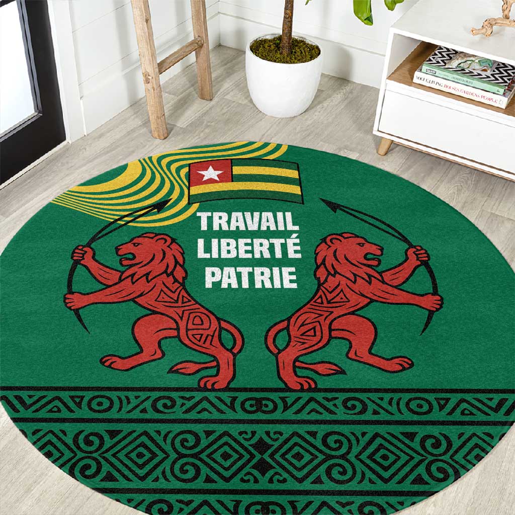 Togo Round Carpet - Red Twin Lions and Travail Liberté Patrie Slogan TS04