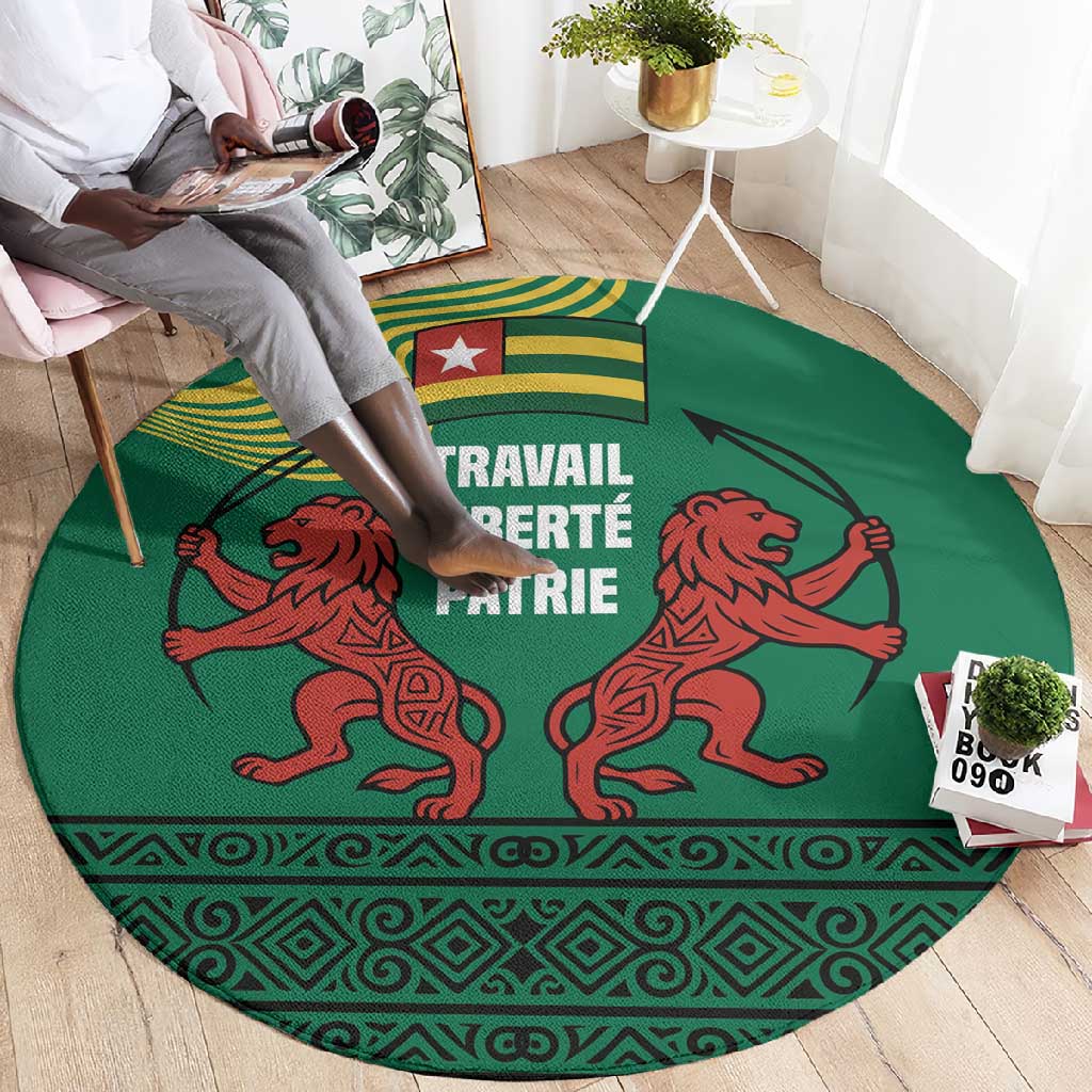 Togo Round Carpet - Red Twin Lions and Travail Liberté Patrie Slogan TS04
