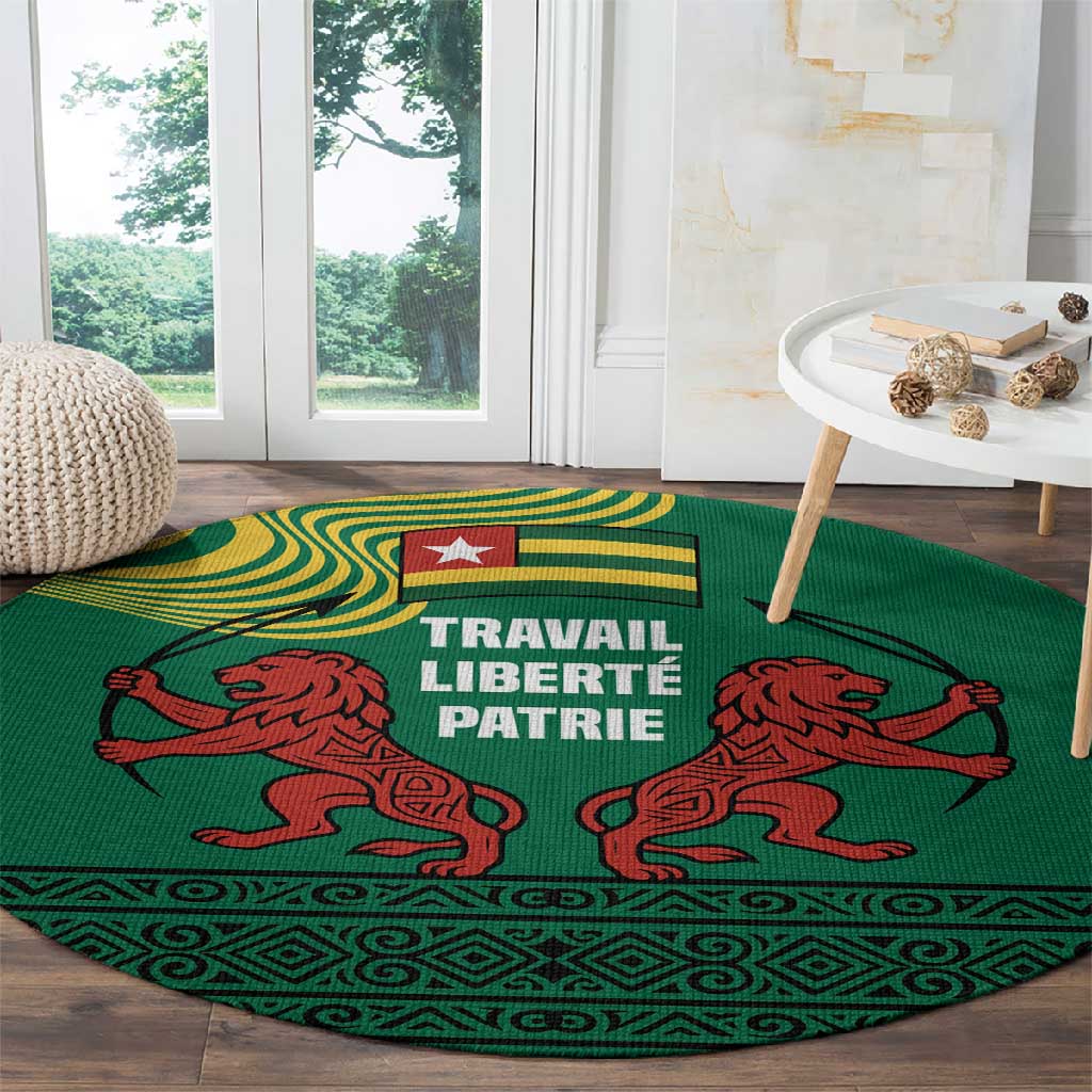 Togo Round Carpet - Red Twin Lions and Travail Liberté Patrie Slogan TS04