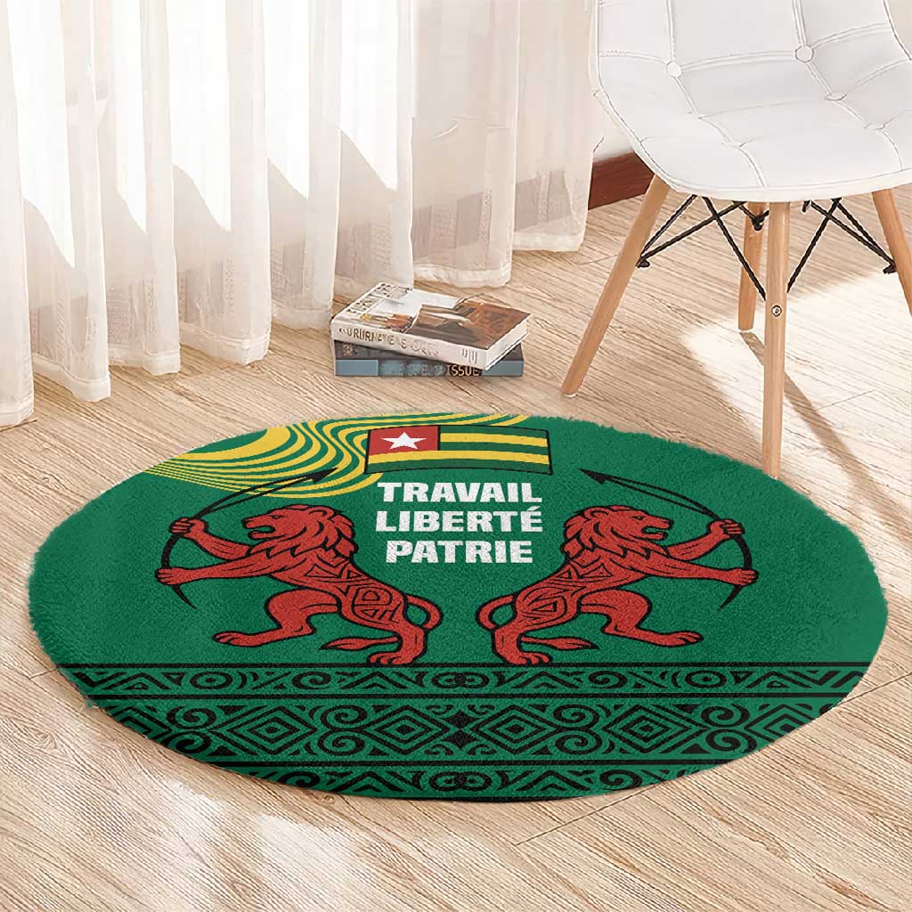 Togo Round Carpet - Red Twin Lions and Travail Liberté Patrie Slogan TS04