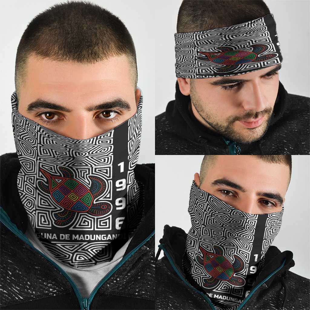 Indigenous Regions of Panama Guna de Madungandí Neck Gaiter with Colorful Turtle and Black White Geometric Pattern TS04