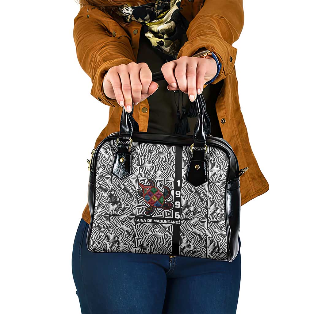 Indigenous Regions of Panama Guna de Madungandí Shoulder Handbag with Colorful Turtle and Black White Geometric Pattern TS04