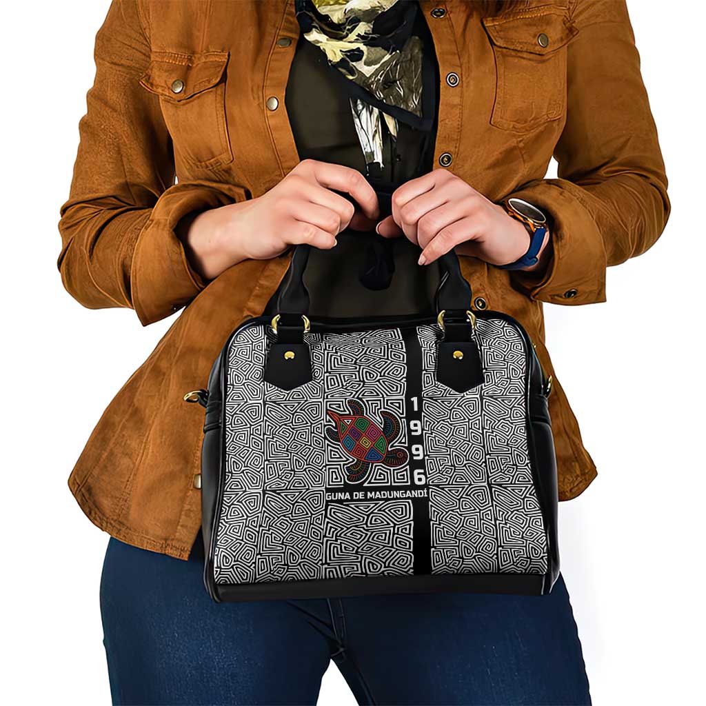 Indigenous Regions of Panama Guna de Madungandí Shoulder Handbag with Colorful Turtle and Black White Geometric Pattern TS04