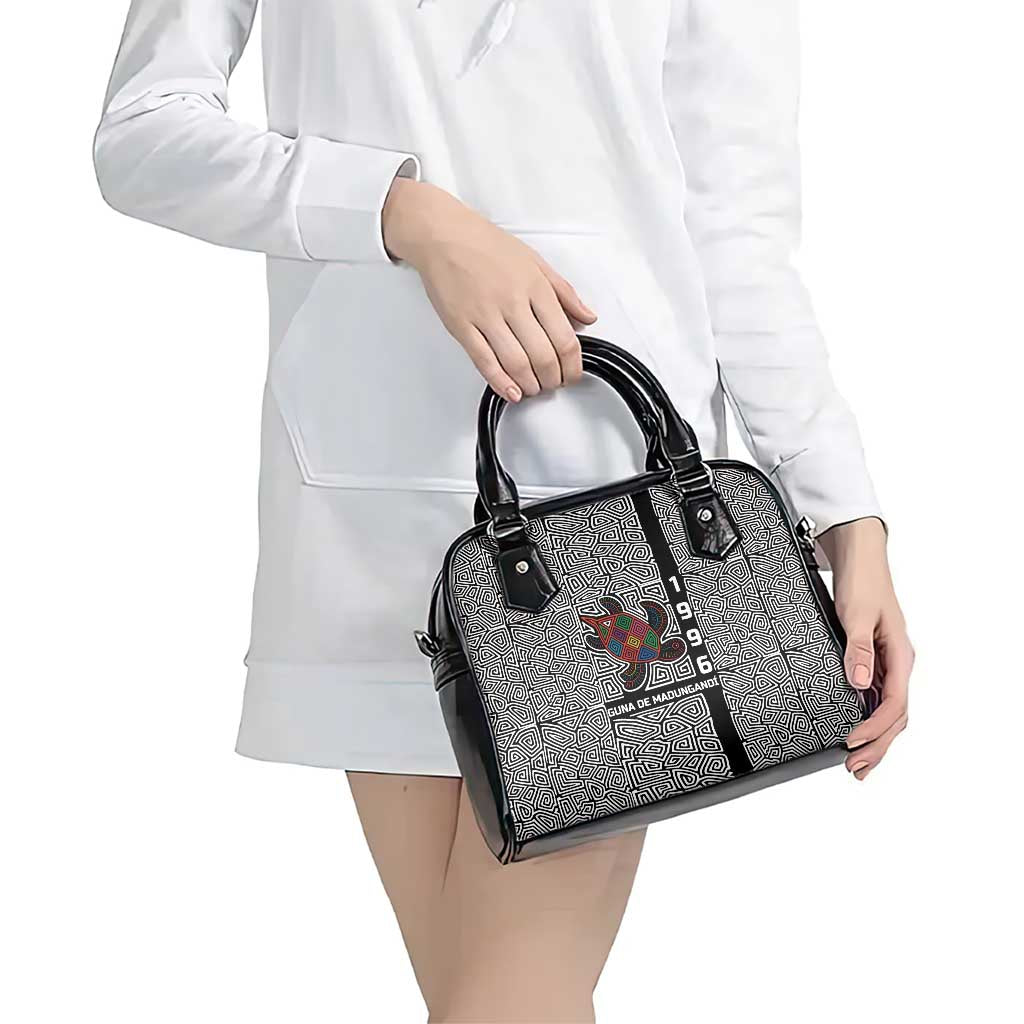 Indigenous Regions of Panama Guna de Madungandí Shoulder Handbag with Colorful Turtle and Black White Geometric Pattern TS04