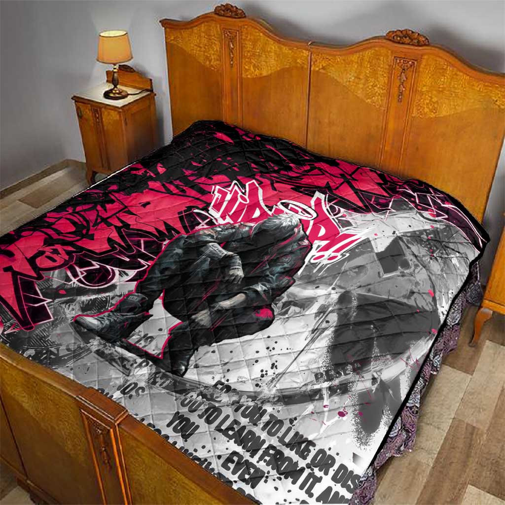 Hip Hop Graffiti Design Quilt Sitting Hooded Figure and Red Black Street TS04